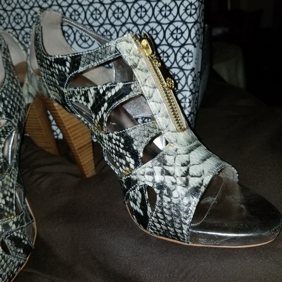 👠PRE-LOVED👠 Nicole Miller Sandals - Picture 3 of 5